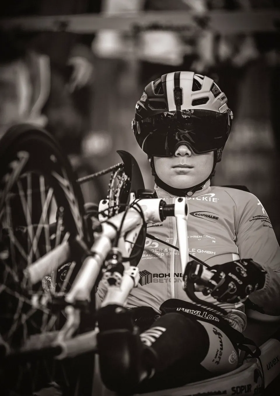 Kind mit Fahrradhelm
